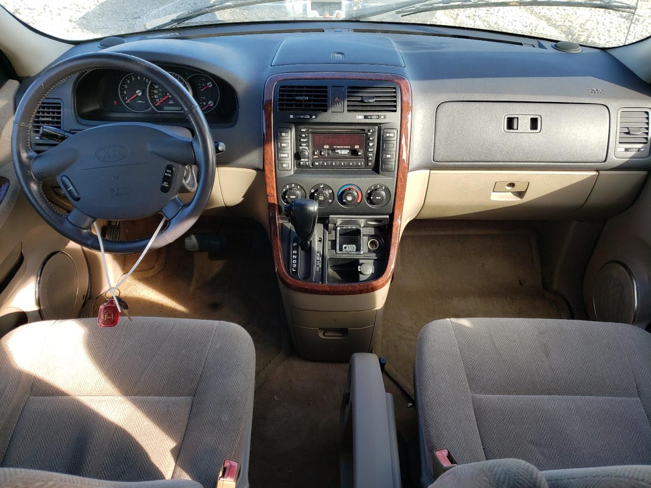 Photo 9 from auction – 2002 KIA SEDONA EX with VIN KNDUP131826287983