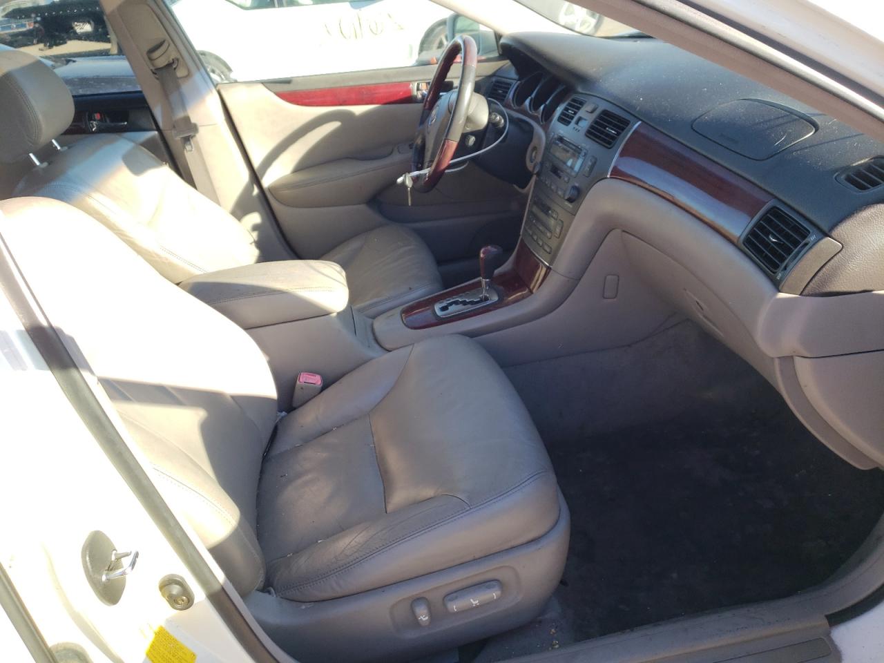 Photo 5 from auction – 2004 LEXUS ES 330 with VIN JTHBA30G945006052