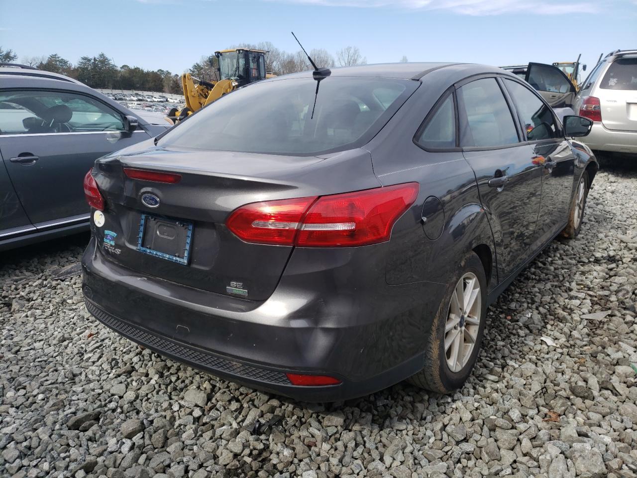 Photo 4 from auction – 2016 FORD FOCUS SE with VIN 1FADP3FE9GL355328