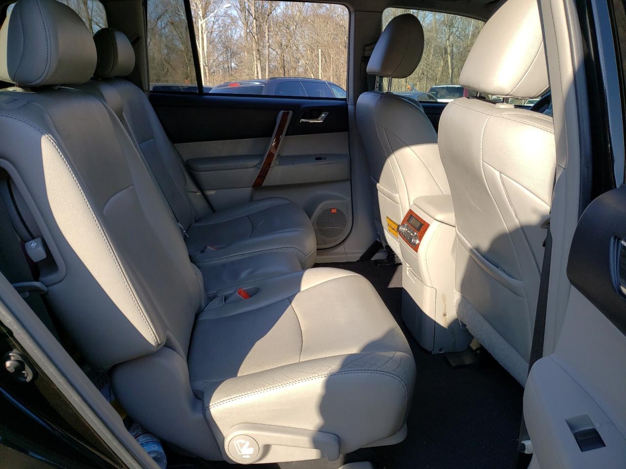 Photo 6 from auction – 2012 TOYOTA HIGHLANDER with VIN 5TDYK3EH5CS063447
