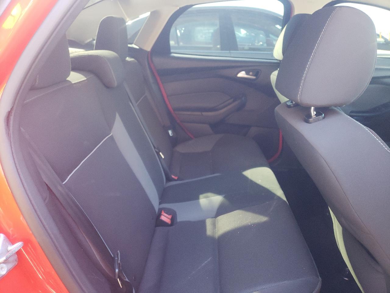 Foto 6 de la subasta – 2013 FORD FOCUS SE con VIN 1FADP3F26DL250926