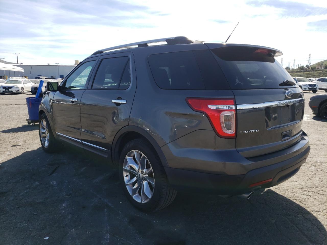 Photo 3 from auction – 2015 FORD EXPLORER L with VIN 1FM5K7F88FGA40862