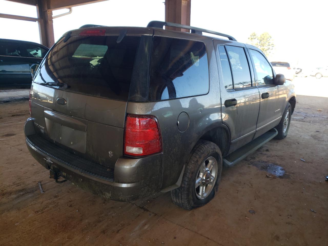 Photo 4 from auction – 2004 FORD EXPLORER with VIN 1FMDU73W94UA74638