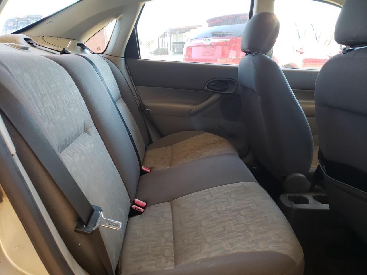 Photo 6 from auction – 2005 FORD FOCUS ZX4 with VIN 1FAFP34N55W153142