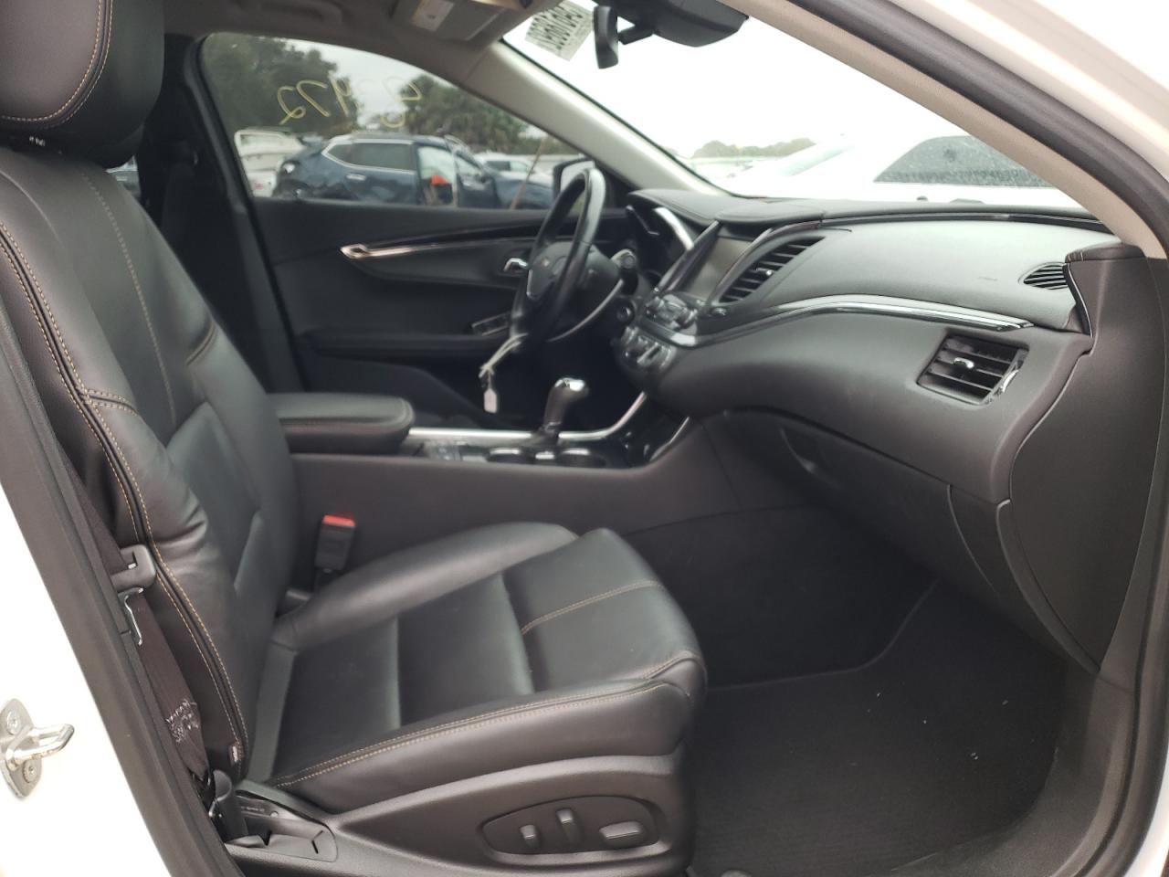 Photo 5 from auction – 2017 CHEVROLET IMPALA LT with VIN 2G1105S39H9124223