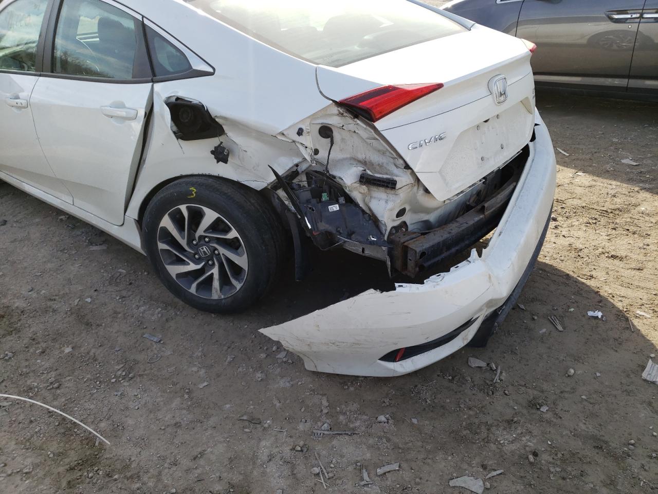 Photo 9 from auction – 2016 HONDA CIVIC EX with VIN 19XFC2F73GE085662