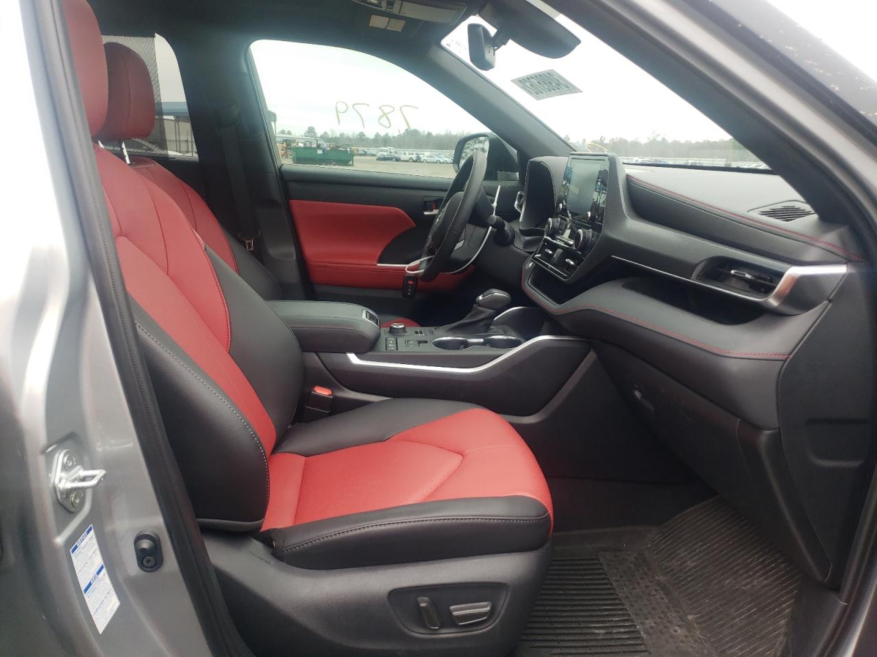 Photo 5 from auction – 2021 TOYOTA HIGHLANDER with VIN 5TDLZRBH0MS080106
