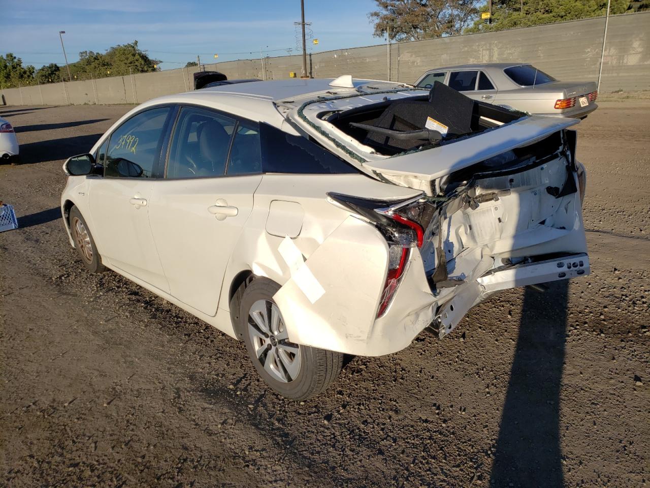 Photo 3 from auction – 2016 TOYOTA PRIUS with VIN JTDKARFU7G3026799