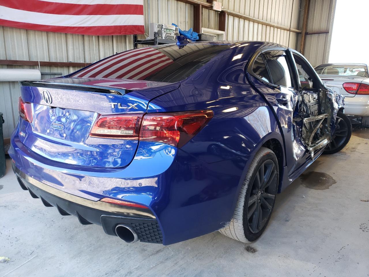 Photo 4 from auction – 2018 ACURA TLX TECH+A with VIN 19UUB2F68JA006340