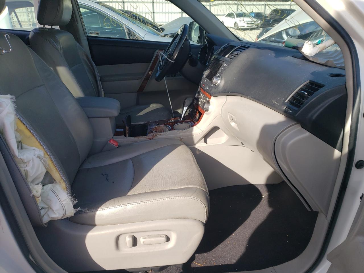 Photo 5 from auction – 2011 TOYOTA HIGHLANDER with VIN 5TDYK3EHXBS036324