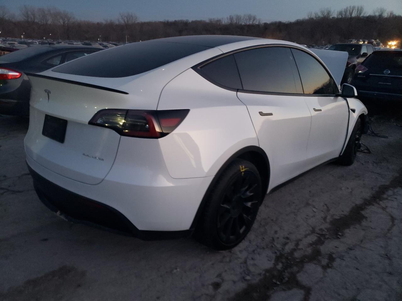 Photo 4 from auction – 2020 TESLA MODEL Y with VIN 5YJYGDEE3LF030948