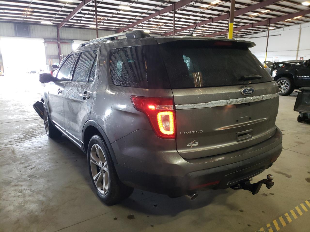 Фото 3 с аукциона – 2011 FORD EXPLORER L с VIN 1FMHK7F80BGA82322
