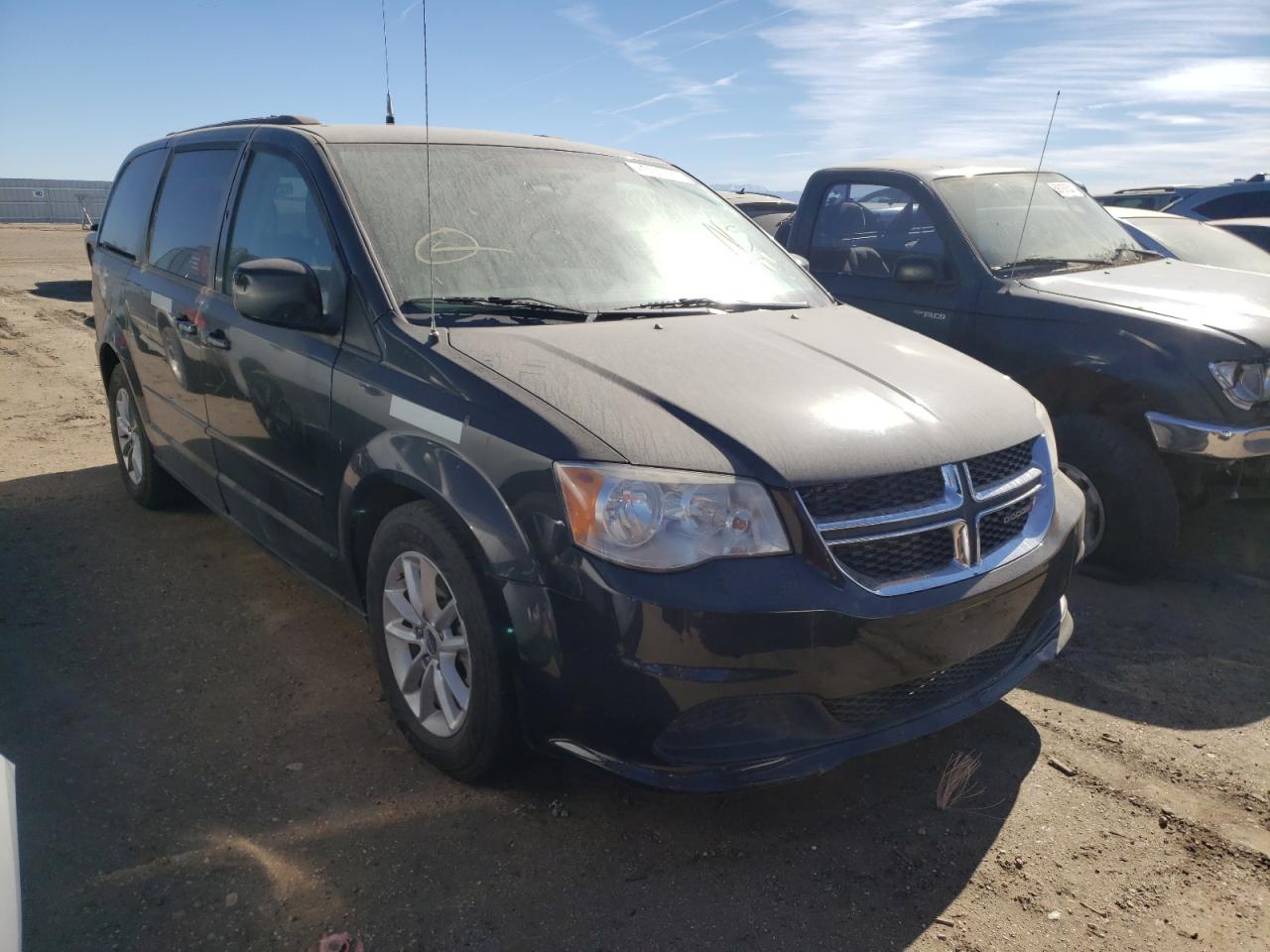 DODGE GRAND CARA 2015 with VIN 2C4RDGCG0FR652287 - Photo from auction