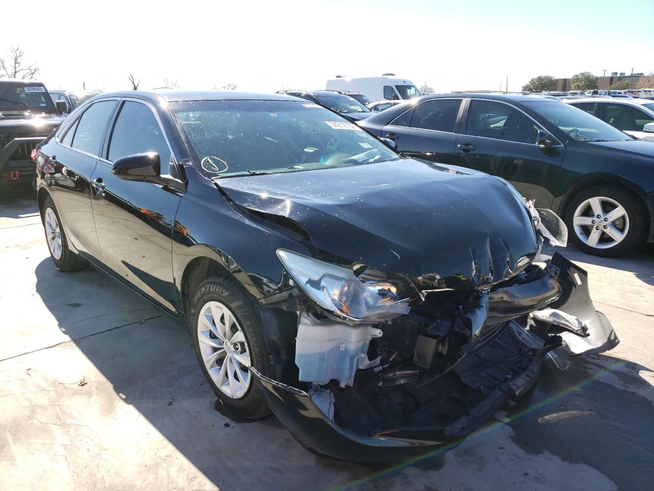 TOYOTA CAMRY LE 2016 مع رقم تعريف المركبة 4T4BF1FK2GR526253 - صورة من المزاد