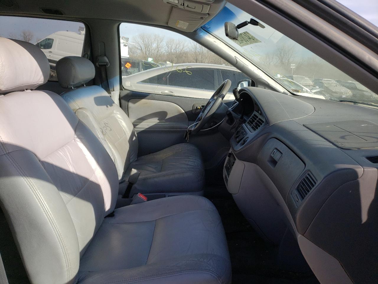 Photo 5 from auction – 2003 TOYOTA SIENNA CE with VIN 4T3ZF19C83U518205