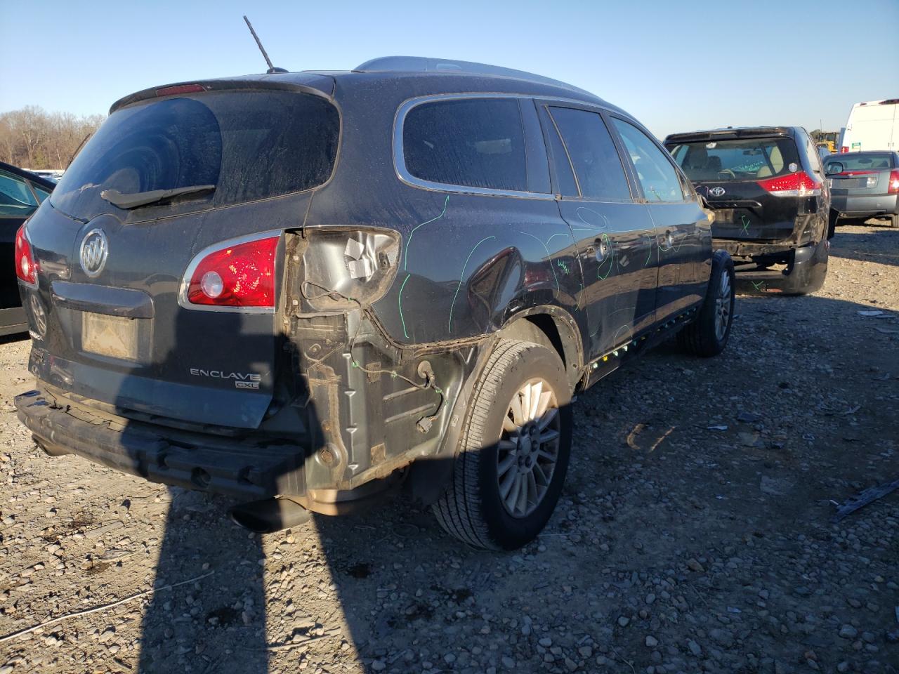 Photo 4 from auction – 2011 BUICK ENCLAVE CX with VIN 5GAKRBED3BJ114871