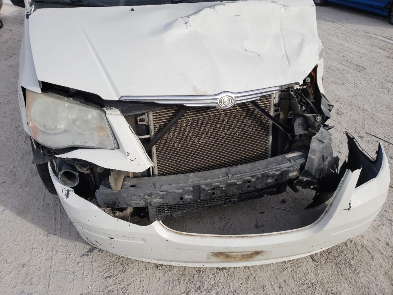 Photo 9 from auction – 2010 CHRYSLER TOWN & COU with VIN 2A4RR5D15AR387014