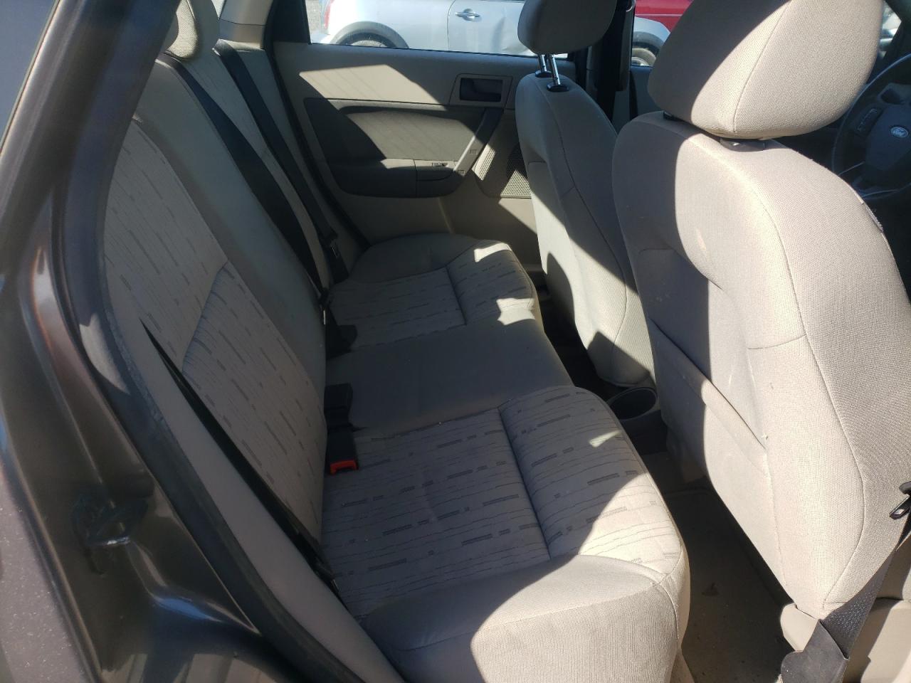 Foto 6 de la subasta – 2011 FORD FOCUS SE con VIN 1FAHP3FN0BW160176