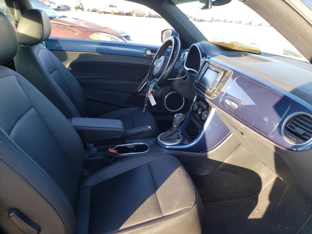 Photo 5 from auction – 2017 VOLKSWAGEN BEETLE SE with VIN 3VWJ17AT9HM606728