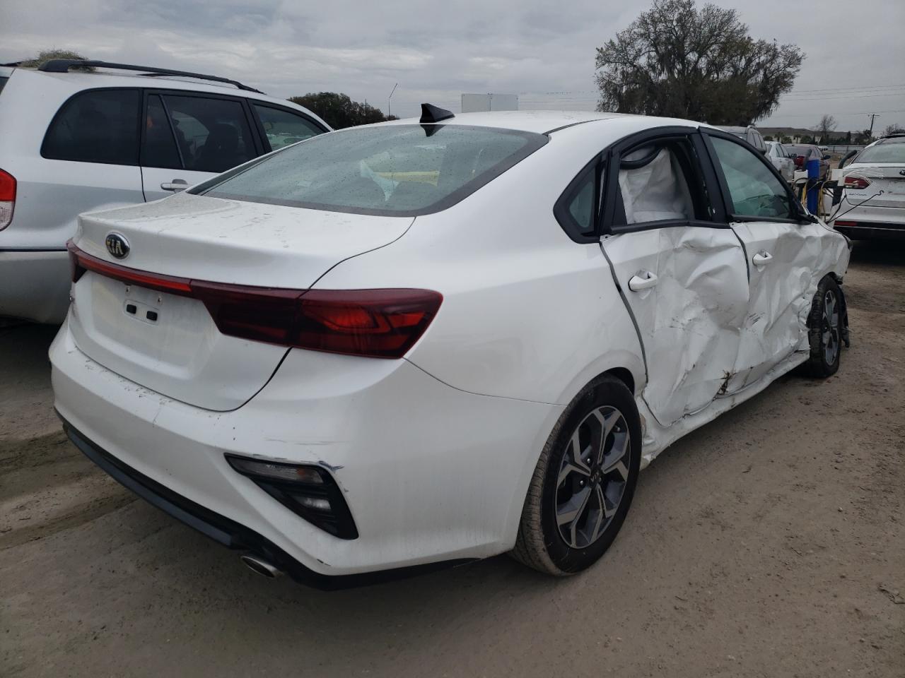 Photo 4 from auction – 2021 KIA FORTE FE with VIN 3KPF24AD2ME359036