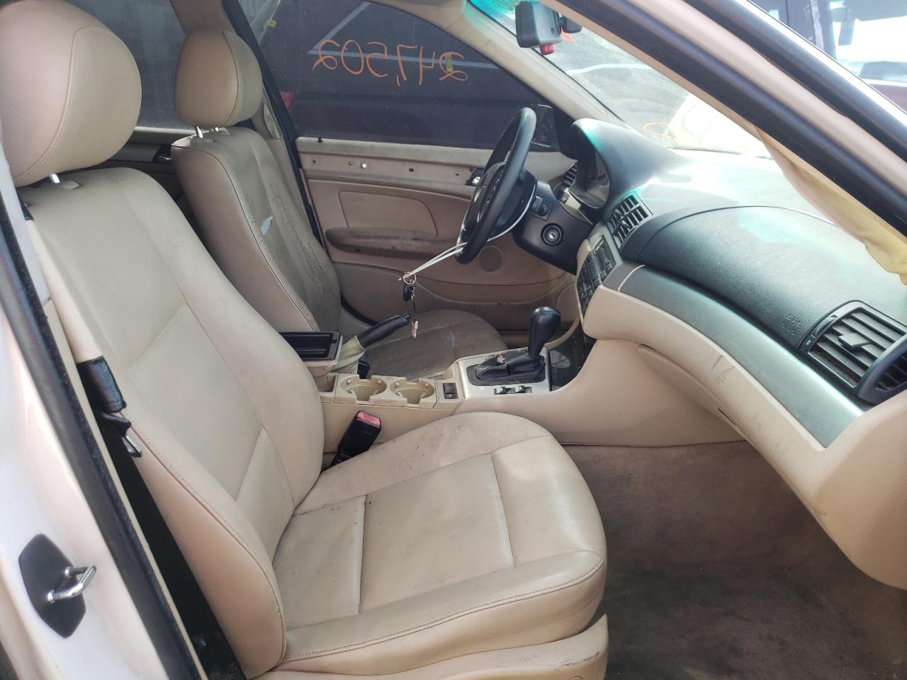 Photo 5 from auction – 2003 BMW 325 I with VIN WBAET37433NJ38112