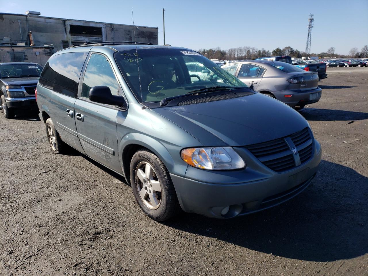 DODGE GRAND CARA 2005 with VIN 2D4GP44L95R153594 - Photo from auction
