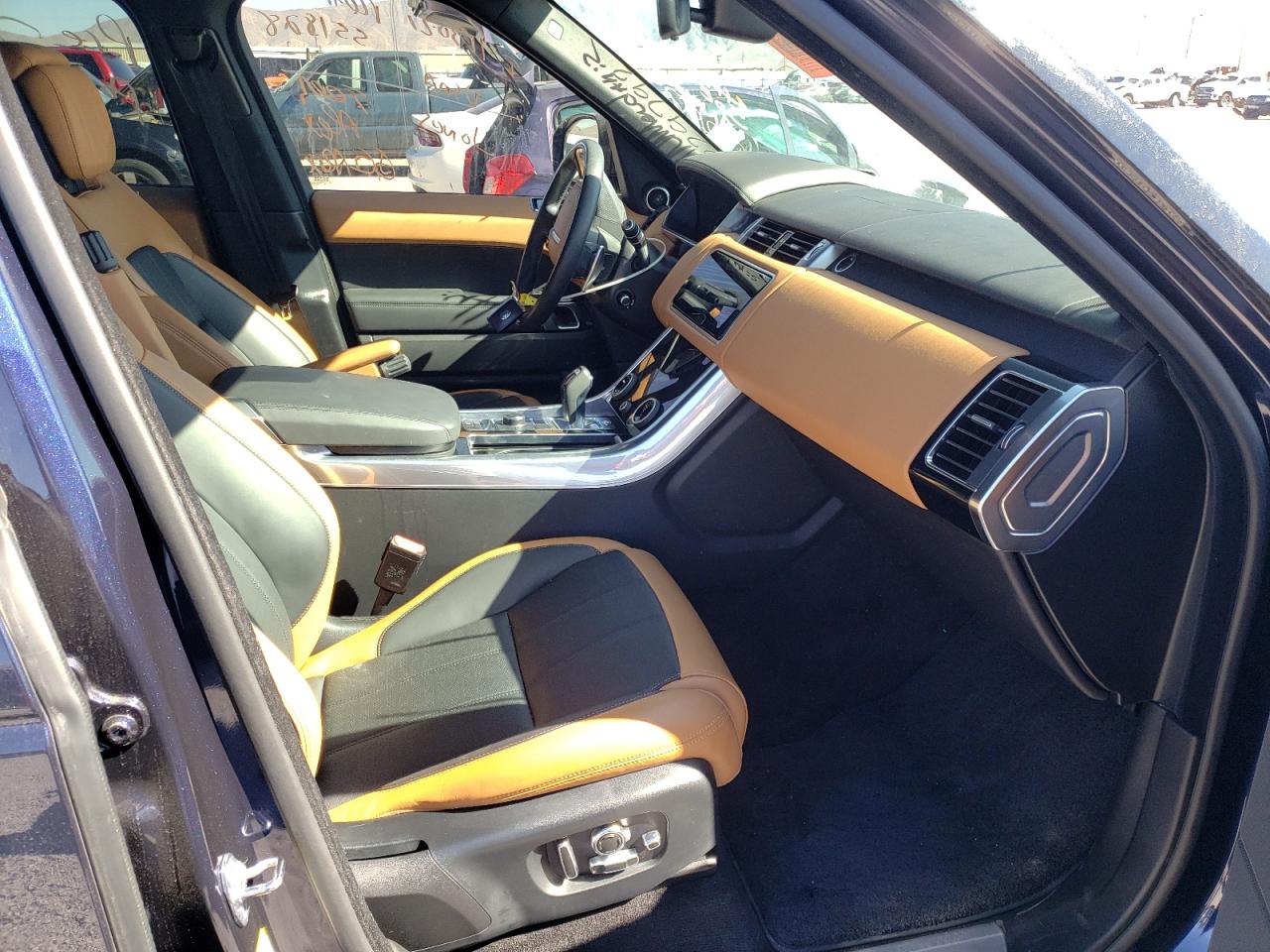 Photo 5 from auction – 2019 LAND ROVER RANGE ROVE with VIN SALWV2SV5KA852057