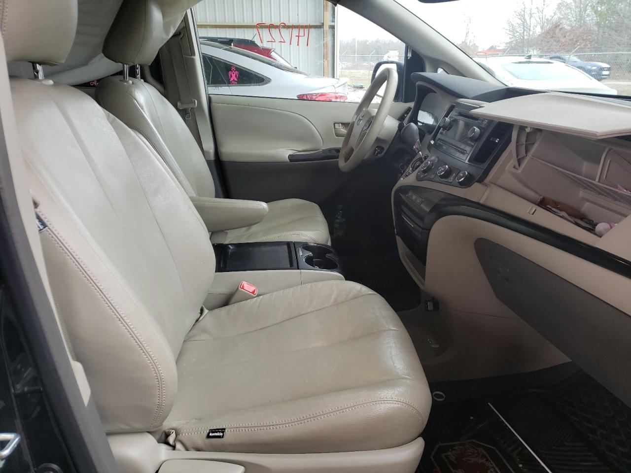 Photo 5 from auction – 2011 TOYOTA SIENNA LE with VIN 5TDKK3DC4BS084610
