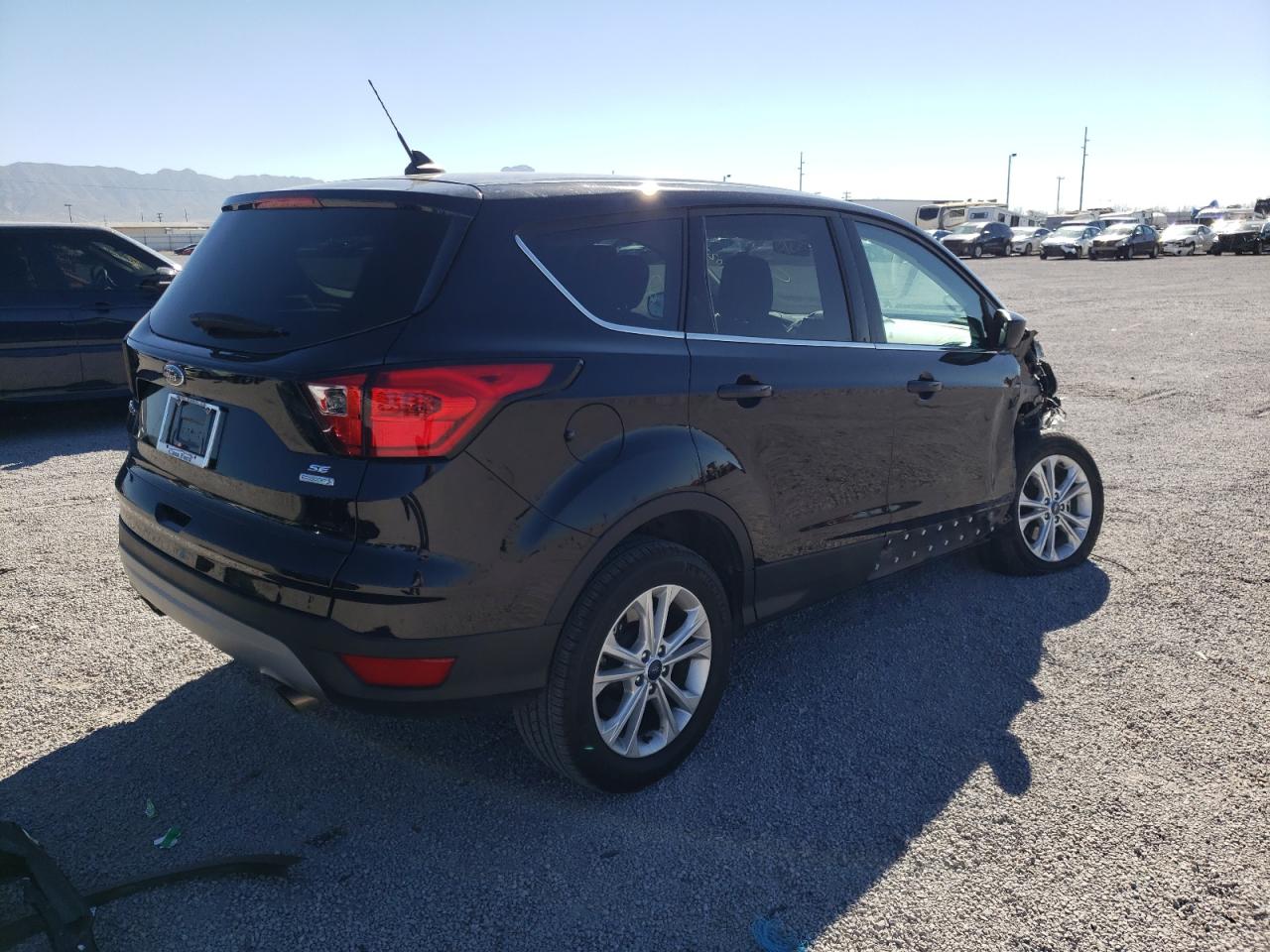 Photo 4 from auction – 2019 FORD ESCAPE SE with VIN 1FMCU0GD3KUA34385
