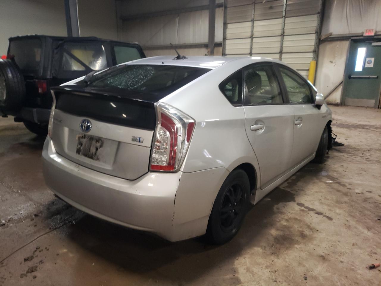 Photo 4 from auction – 2014 TOYOTA PRIUS with VIN JTDKN3DU4E1748812