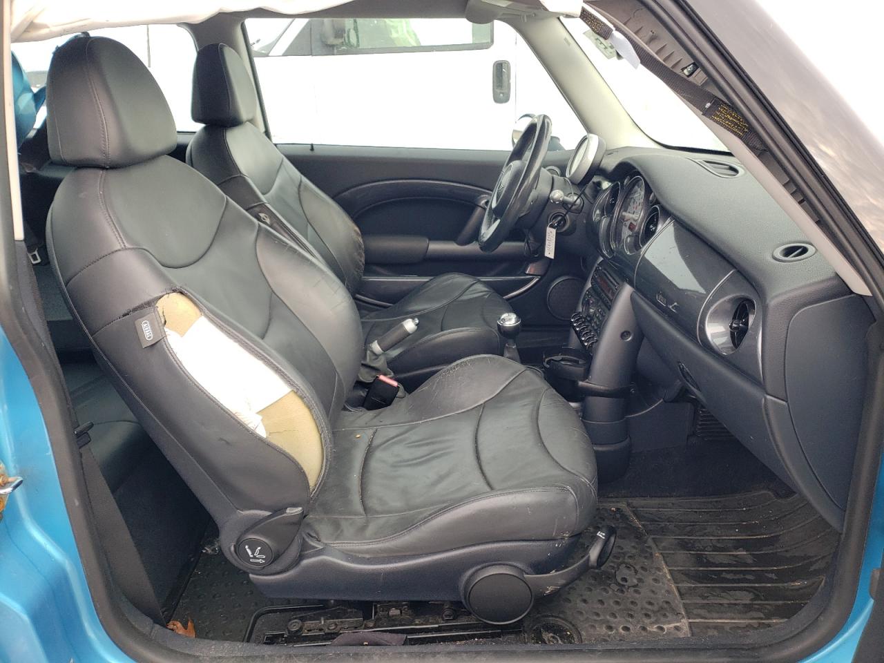 Photo 5 from auction – 2004 MINI COOPER S with VIN WMWRE334X4TD80283