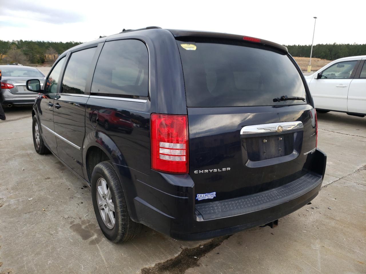 Photo 3 from auction – 2010 CHRYSLER TOWN AND C with VIN 2A4RR5D15AR501819
