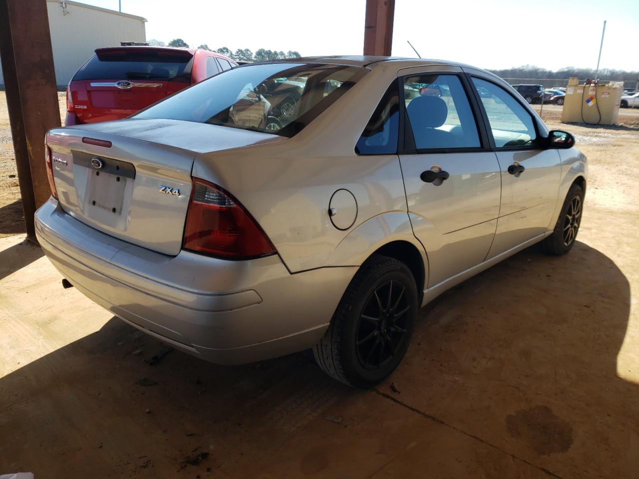 Photo 4 from auction – 2005 FORD FOCUS ZX4 with VIN 1FAFP34N55W153142