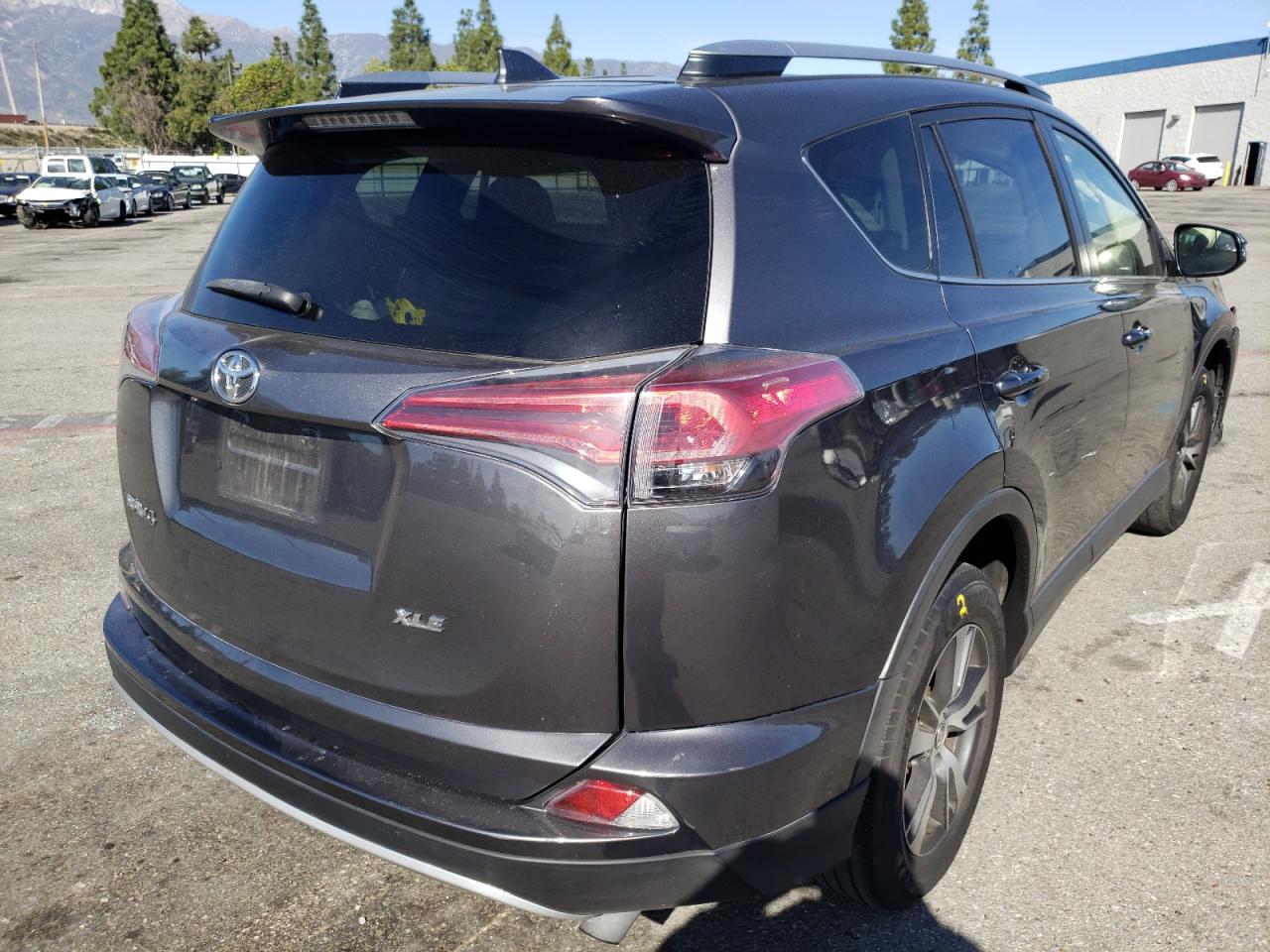 Photo 4 from auction – 2017 TOYOTA RAV4 XLE with VIN JTMWFREV7HJ101155
