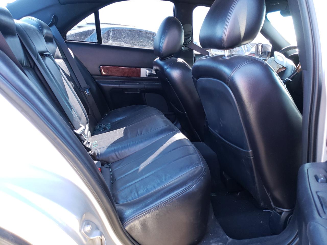 Фото 6 с аукциона – 2005 LINCOLN LS с VIN 1LNHM86SX5Y633687