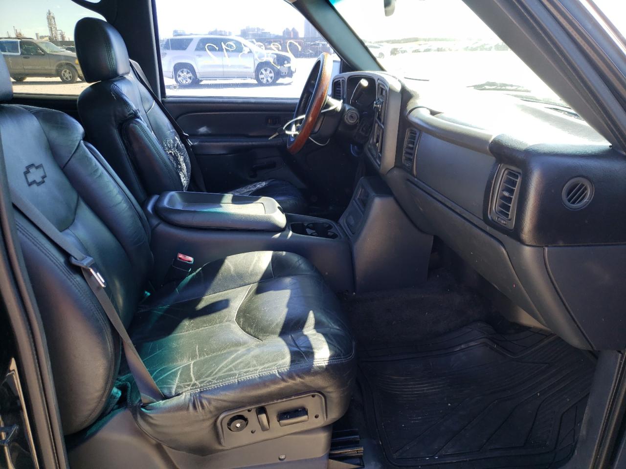 Photo 5 from auction – 2002 CHEVROLET AVALANCHE with VIN 3GNEC13T82G309911