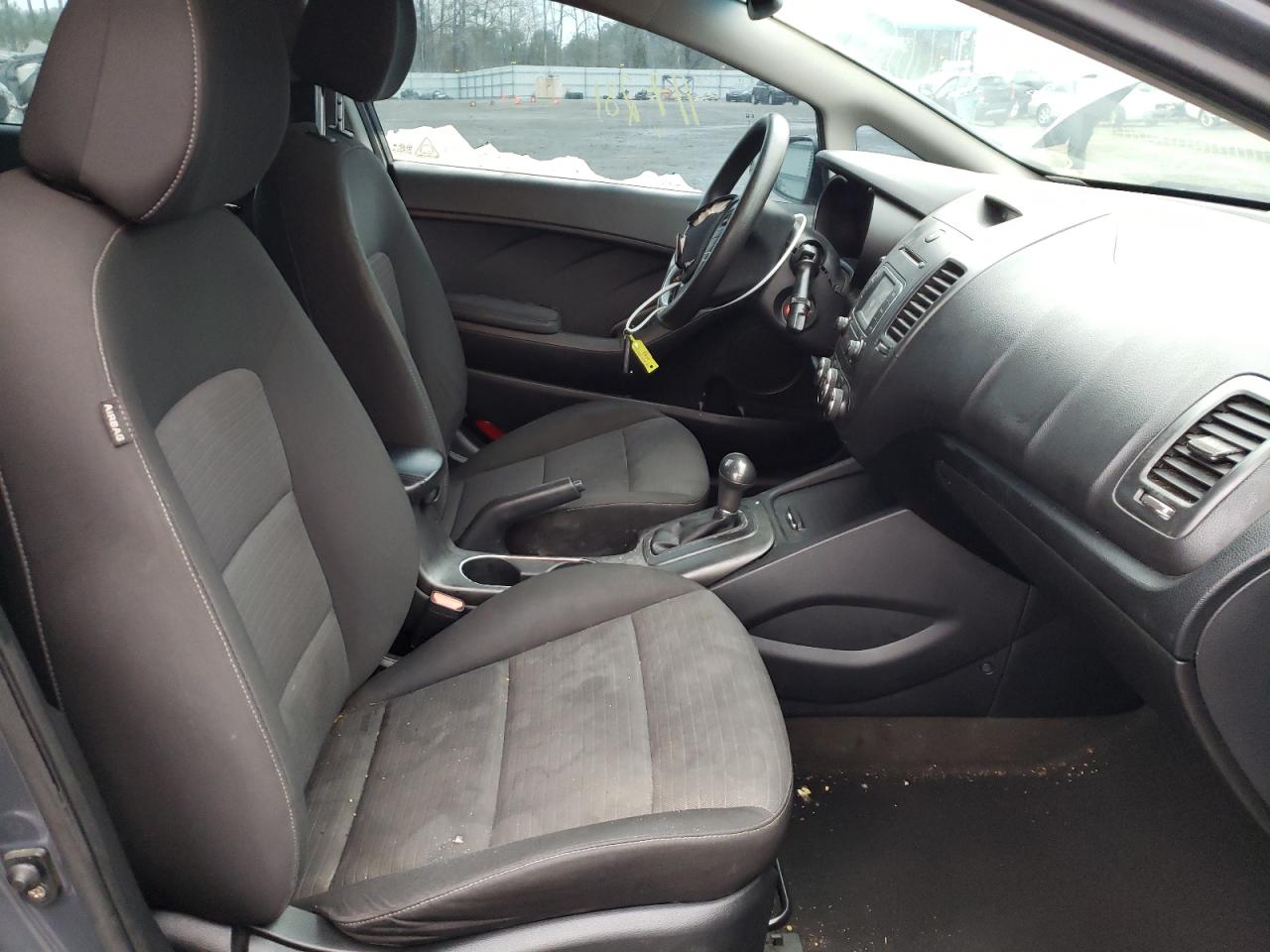 Photo 5 from auction – 2016 KIA FORTE LX with VIN KNAFX4A63G5518436