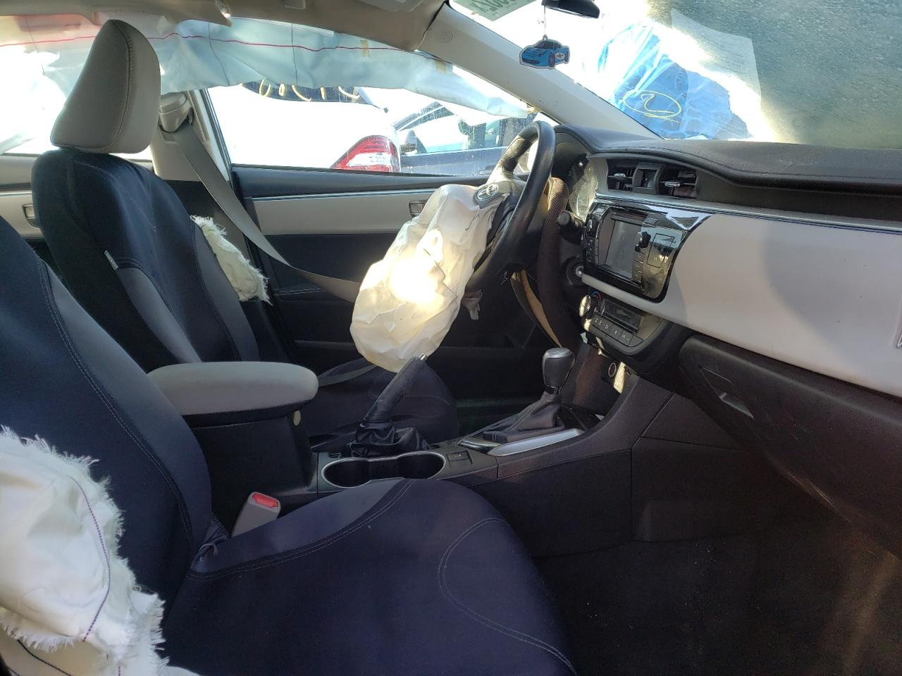 Photo 5 from auction – 2016 TOYOTA COROLLA L with VIN 5YFBURHE0GP398246