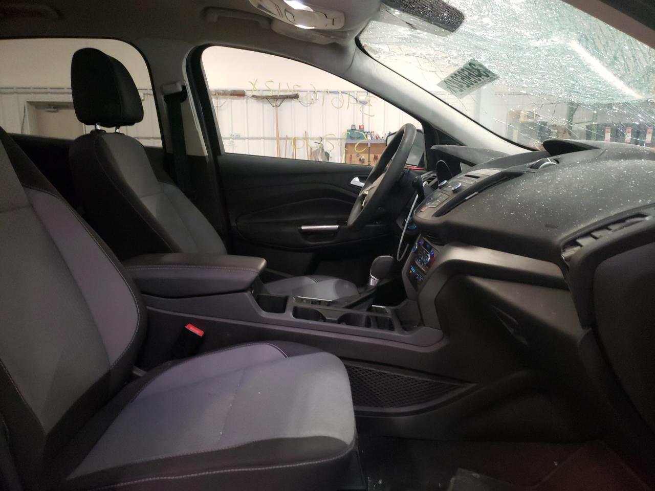 Photo 5 from auction – 2017 FORD ESCAPE SE with VIN 1FMCU9G99HUC50654