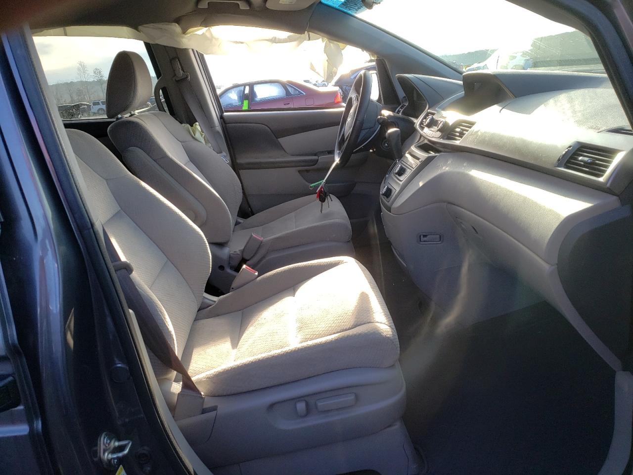 Photo 5 from auction – 2016 HONDA ODYSSEY with VIN 5FNRL5H25GB108773