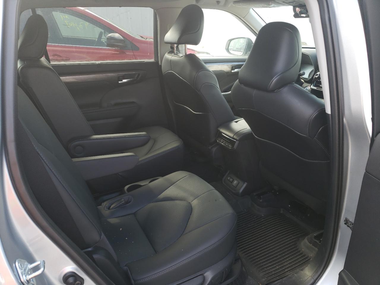 Photo 6 from auction – 2021 TOYOTA HIGHLANDER with VIN 5TDXBRCH1MS025992