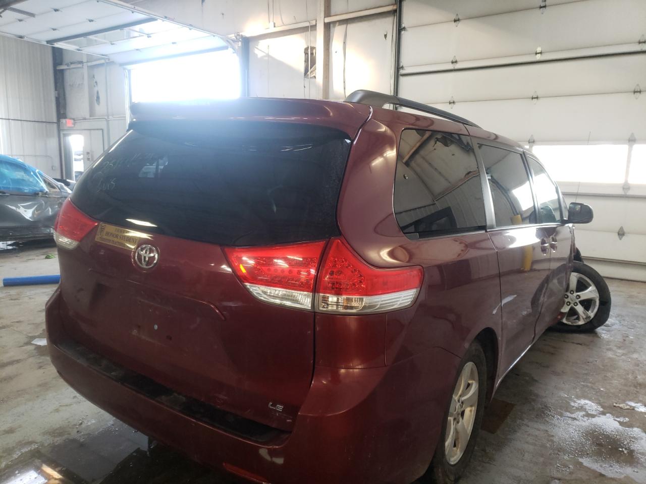 Photo 4 from auction – 2014 TOYOTA SIENNA LE with VIN 5TDKK3DC8ES489504
