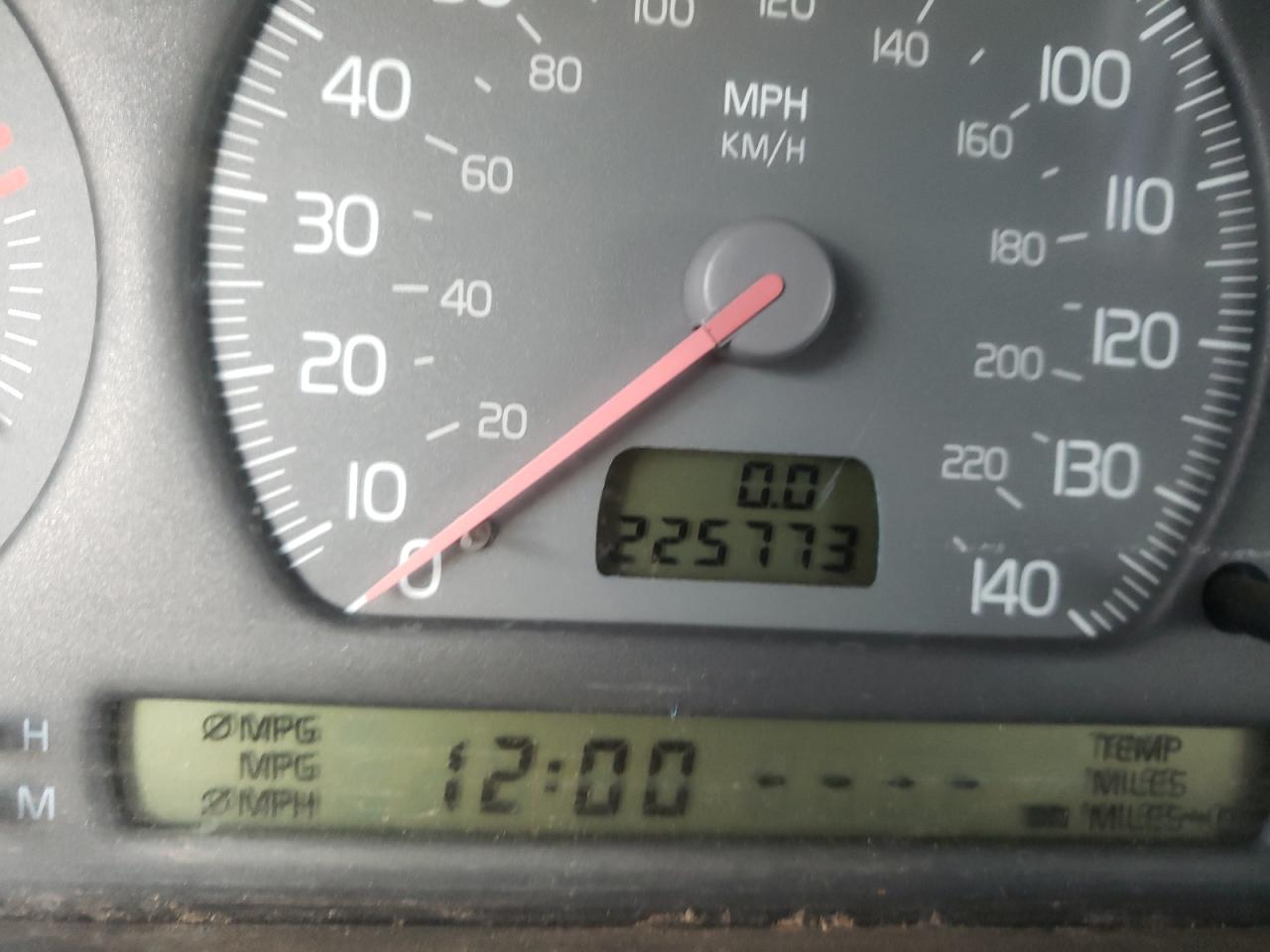 Photo 8 from auction – 2000 VOLVO S70 BASE with VIN YV1LS61J1Y2643632