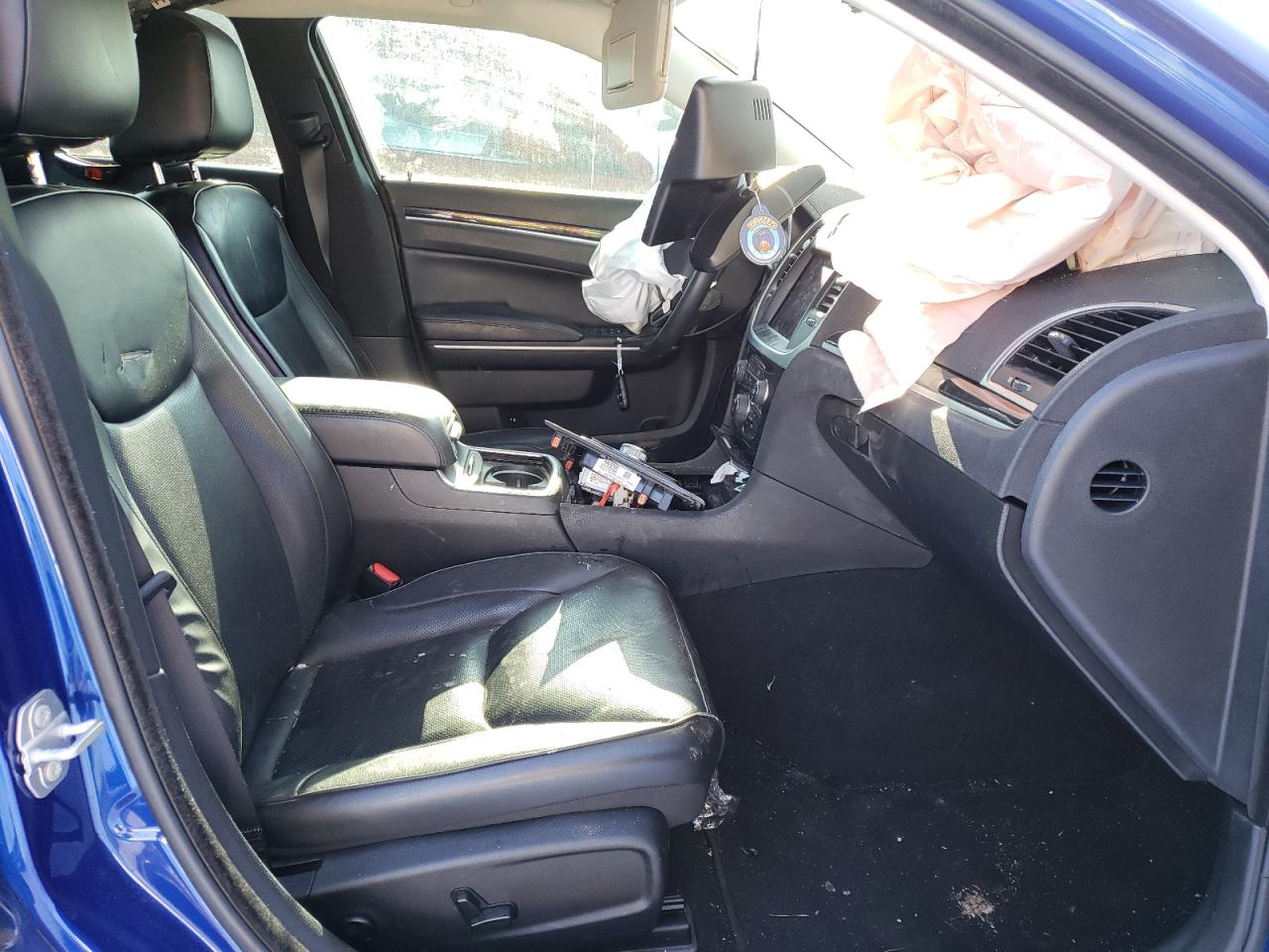 Photo 5 from auction – 2019 CHRYSLER 300 LIMITE with VIN 2C3CCAKG6KH722788