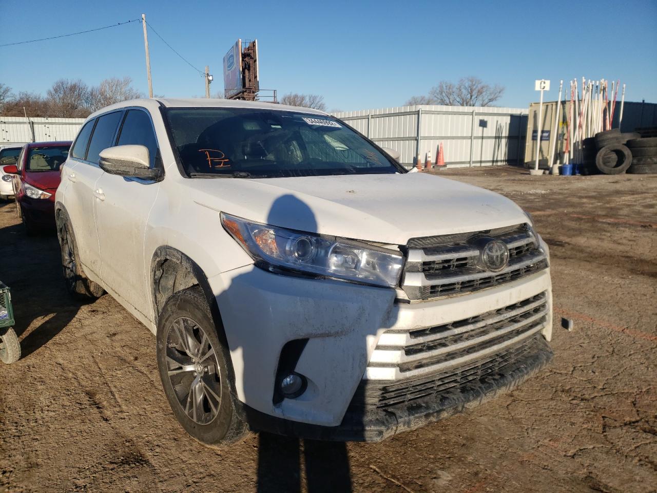 TOYOTA HIGHLANDER 2017 with VIN 5TDZZRFH1HS224742 - Photo from auction