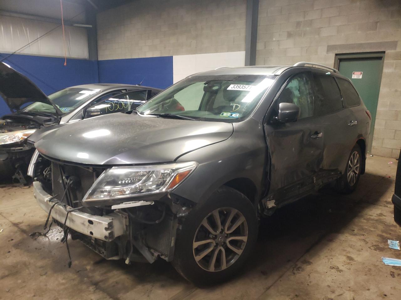 Photo 2 from auction – 2015 NISSAN PATHFINDER with VIN 5N1AR2MM0FC666085