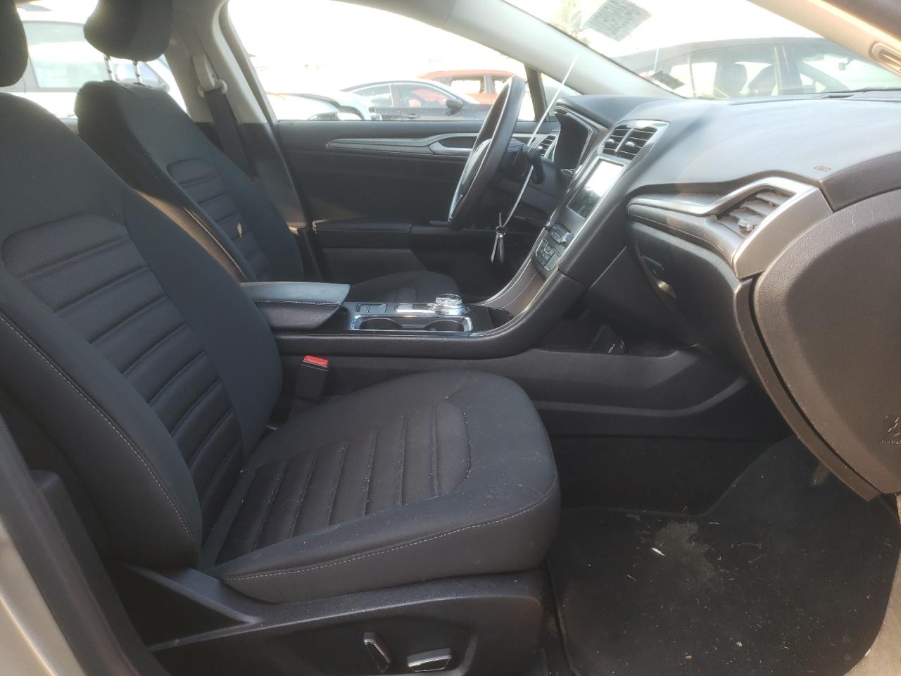 Photo 5 from auction – 2017 FORD FUSION SE with VIN 3FA6P0HD8HR338583