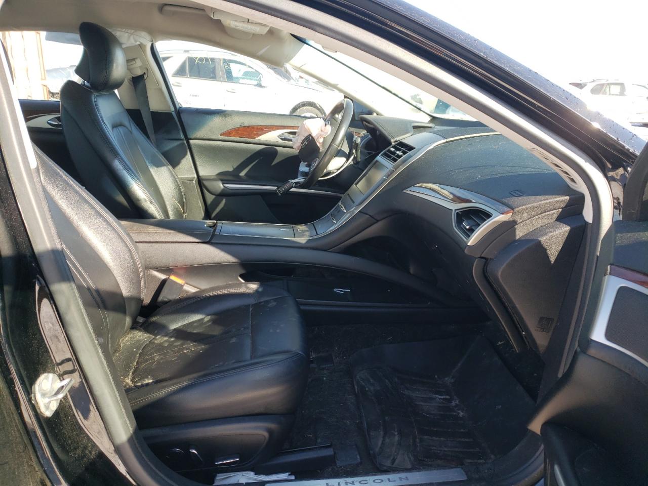 Photo 5 from auction – 2016 LINCOLN MKZ with VIN 3LN6L2G90GR606339