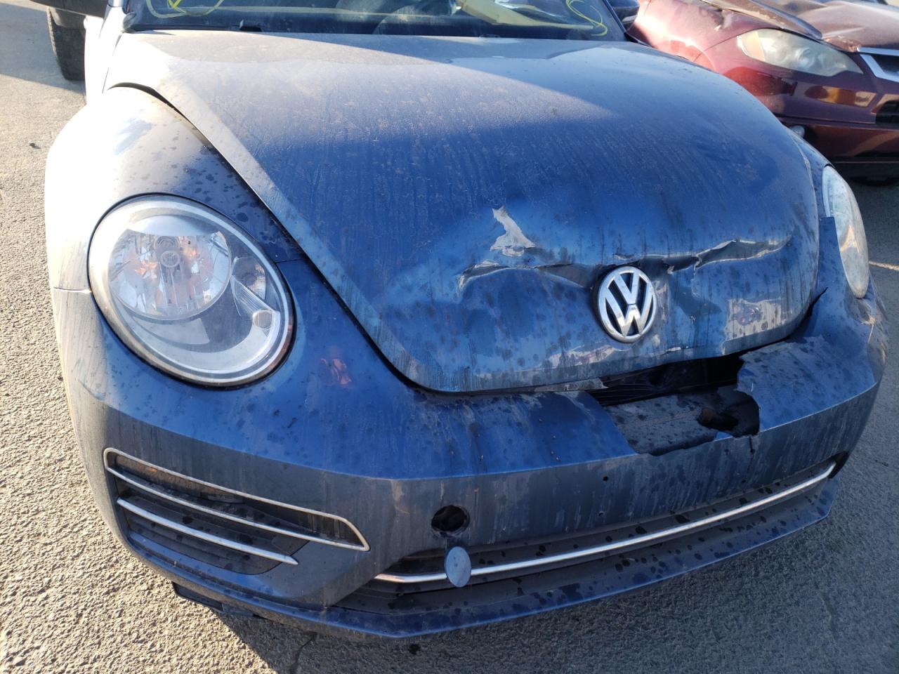 Photo 9 from auction – 2017 VOLKSWAGEN BEETLE SE with VIN 3VWJ17AT9HM606728