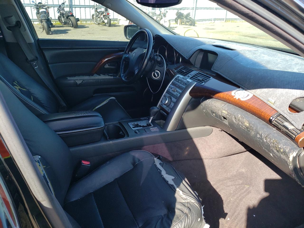 Photo 5 from auction – 2005 ACURA RL with VIN JH4KB16575C001906